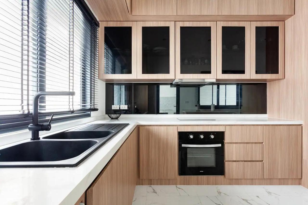 Astro Deluxe 4 Bedrooms