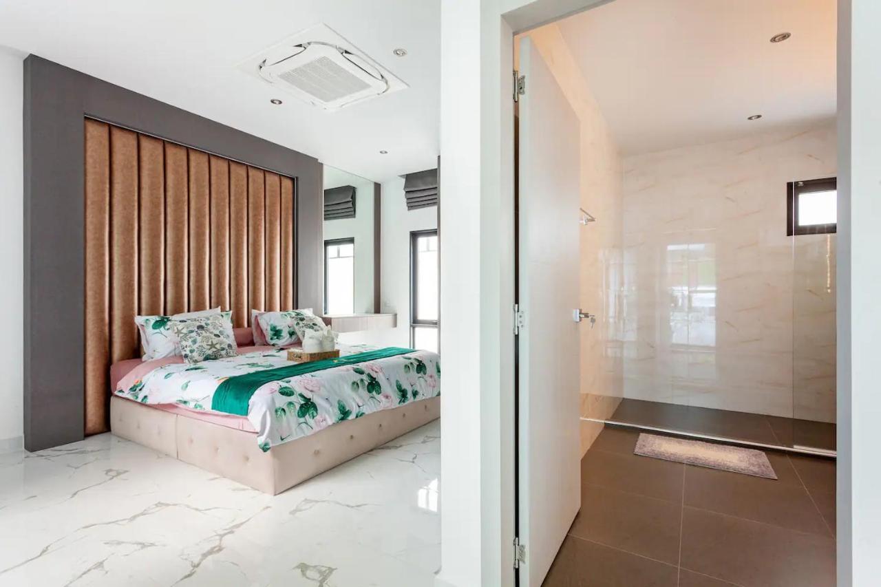 Astro Deluxe 4 Bedrooms *