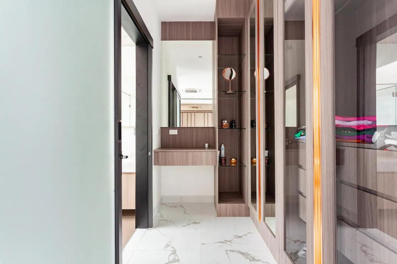 Astro Deluxe 4 Bedrooms